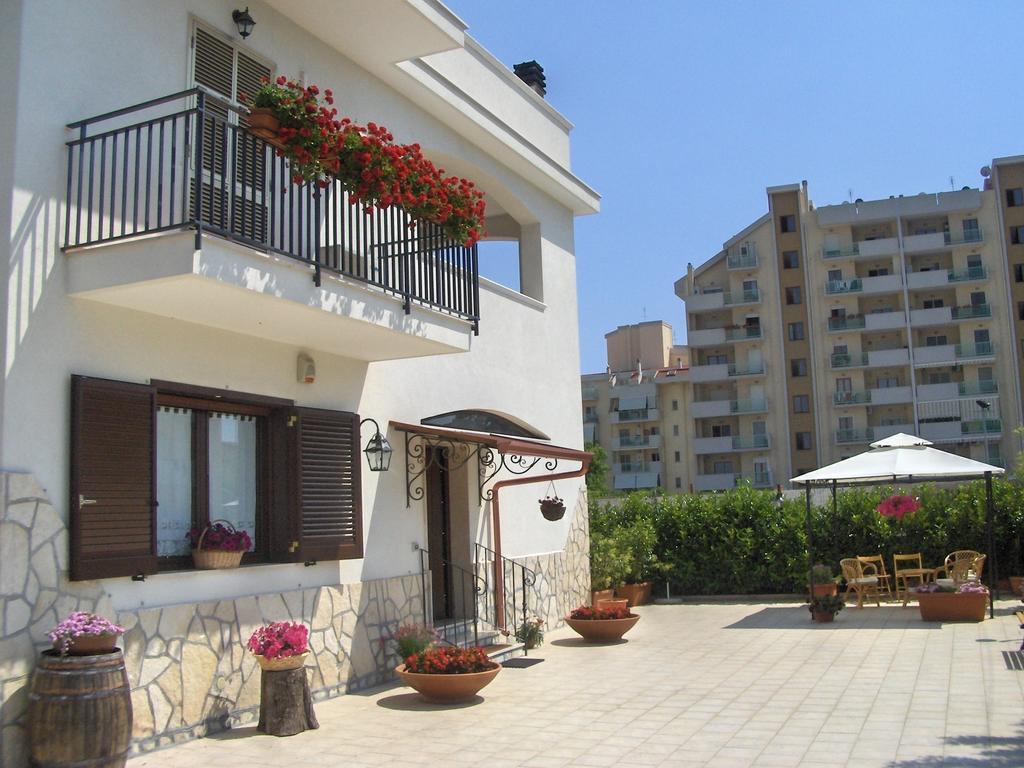 B&B Casa Bianca Taranto Exterior foto