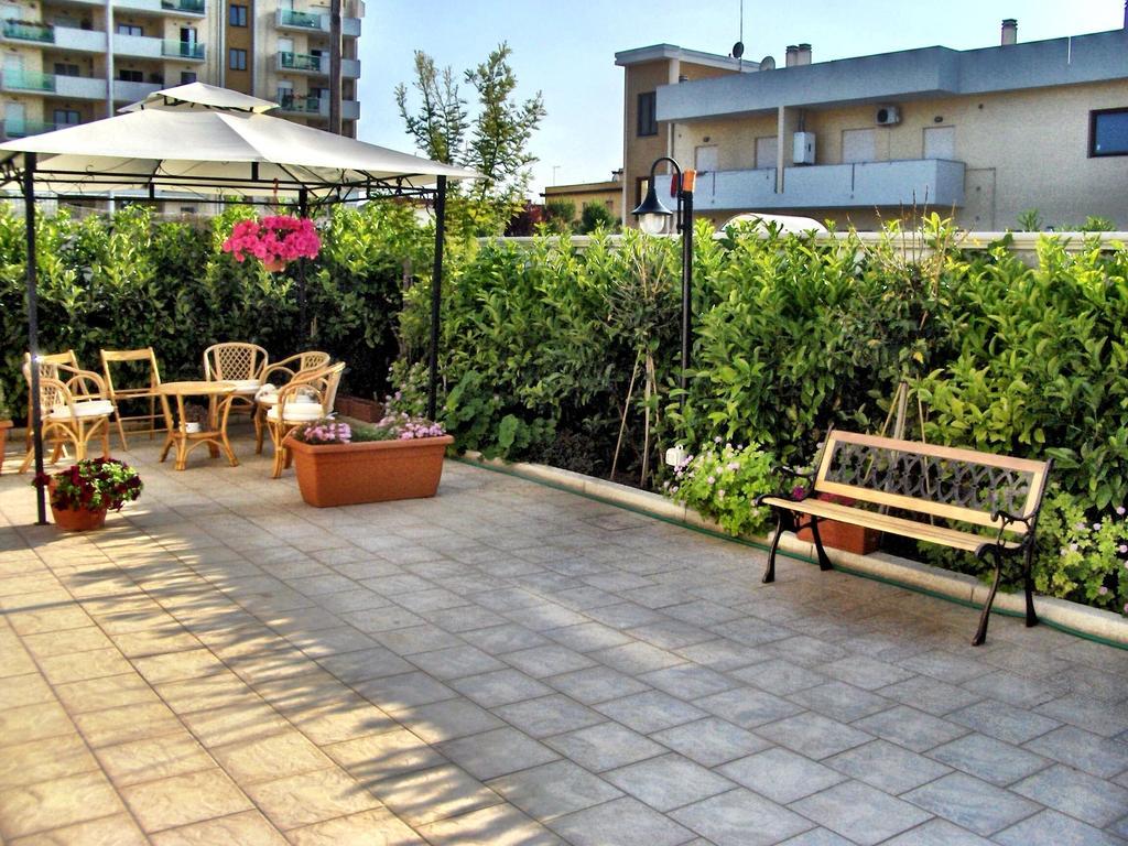 B&B Casa Bianca Taranto Exterior foto
